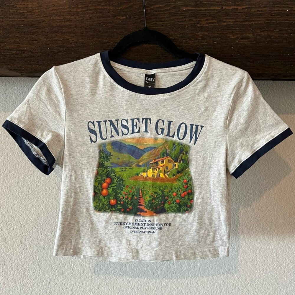 Shein Dazy Graphic Cropped Tee
